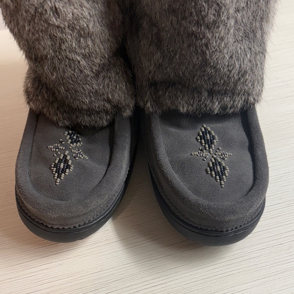 Manitobah Mukluks Gray and Fur Winter Boots - Picture 3 of 12